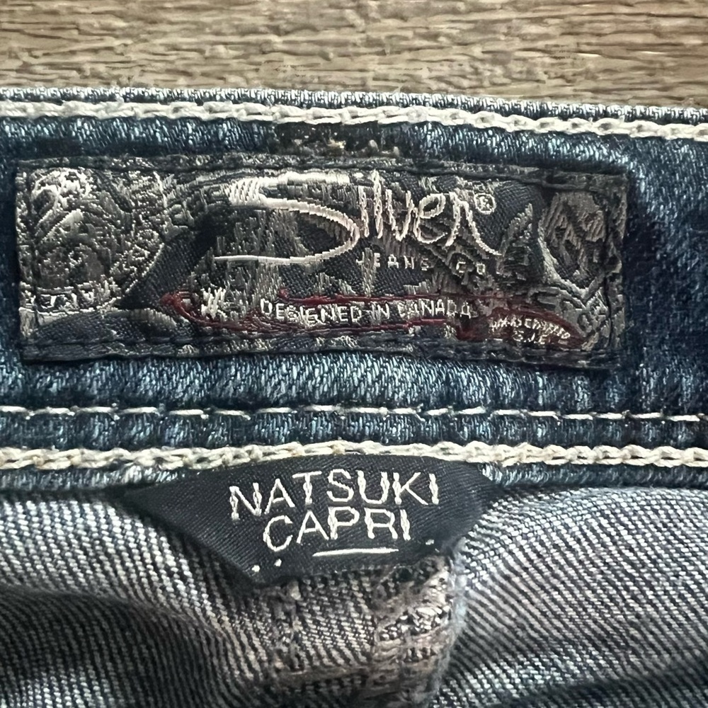 💚 Women’s Comfy Silver Jean Co. Denim Capri 💚. SZ 14 - Picture 3 of 4